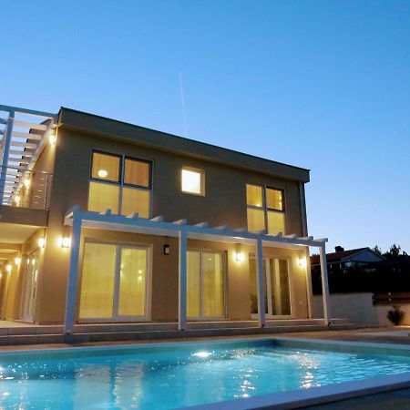 Villa Olivia - New And Modern House With Pool, Souna, Jacuzzi & Playground, Liznjan - Istra المظهر الخارجي الصورة