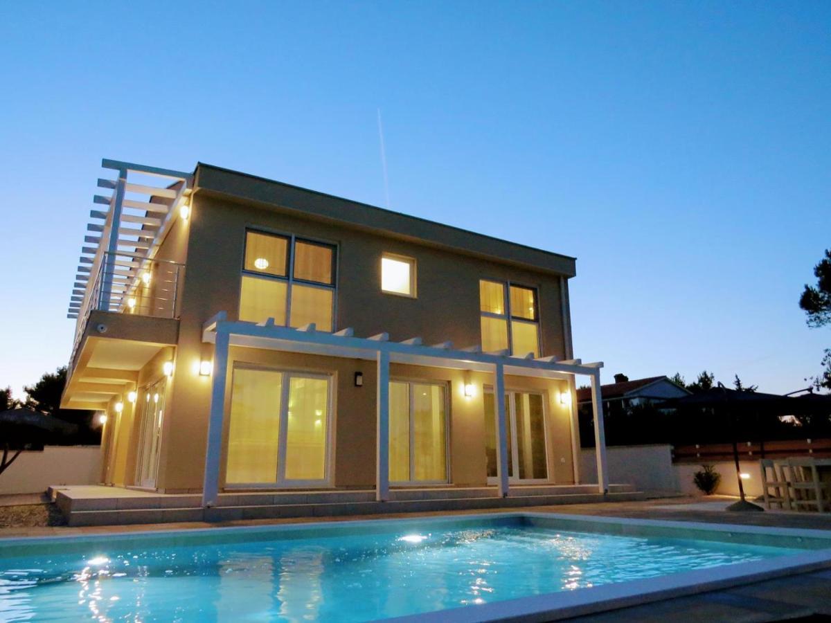 Villa Olivia - New And Modern House With Pool, Souna, Jacuzzi & Playground, Liznjan - Istra المظهر الخارجي الصورة