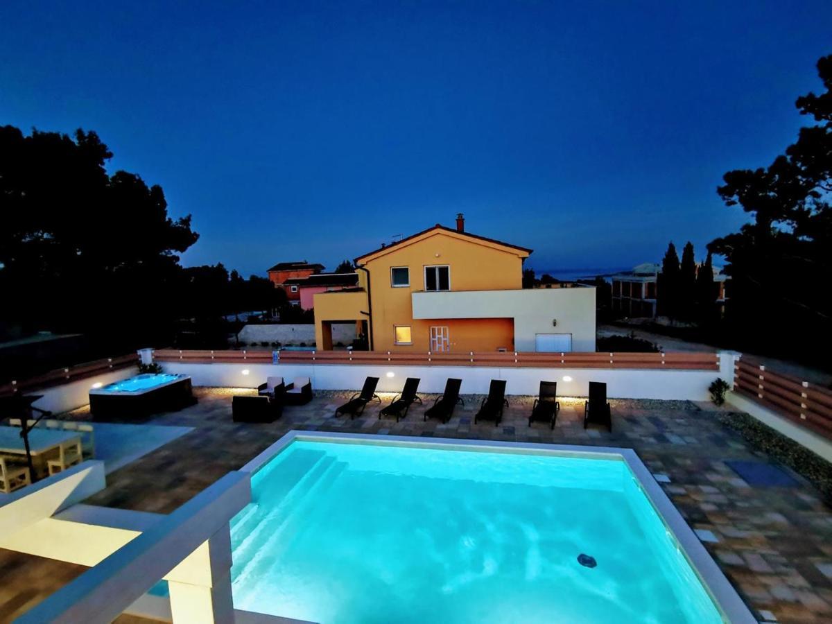 Villa Olivia - New And Modern House With Pool, Souna, Jacuzzi & Playground, Liznjan - Istra المظهر الخارجي الصورة