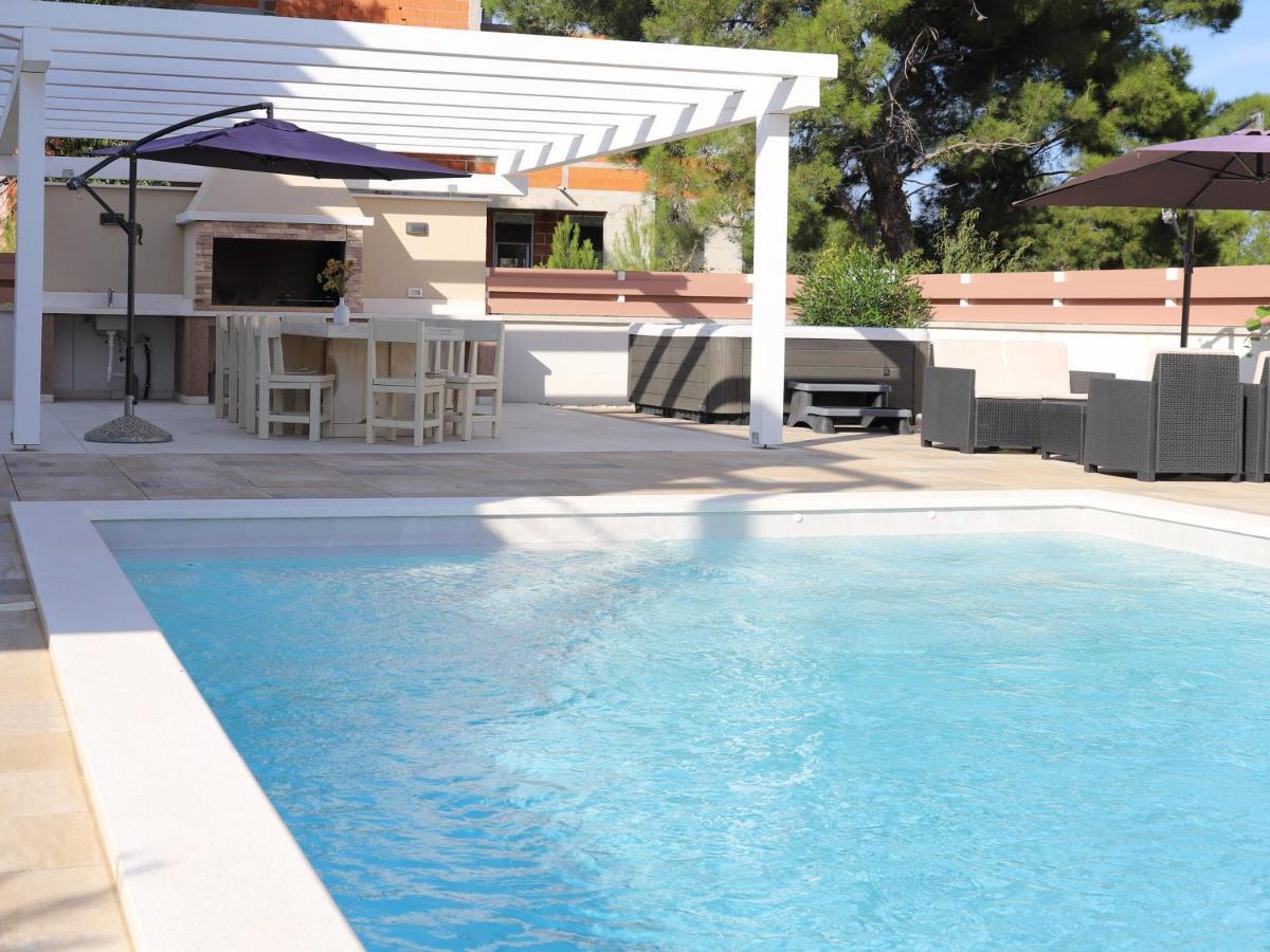 Villa Olivia - New And Modern House With Pool, Souna, Jacuzzi & Playground, Liznjan - Istra المظهر الخارجي الصورة